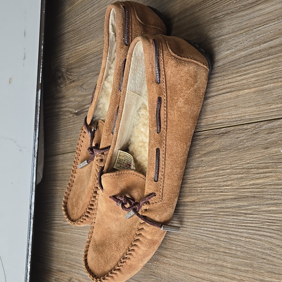 UGG Dakota Tie Bow Loafer - Picture 6 of 8